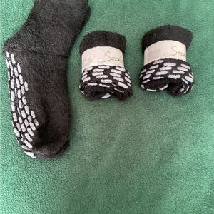 Non-Slip Black/Grey Socks (Unisex)